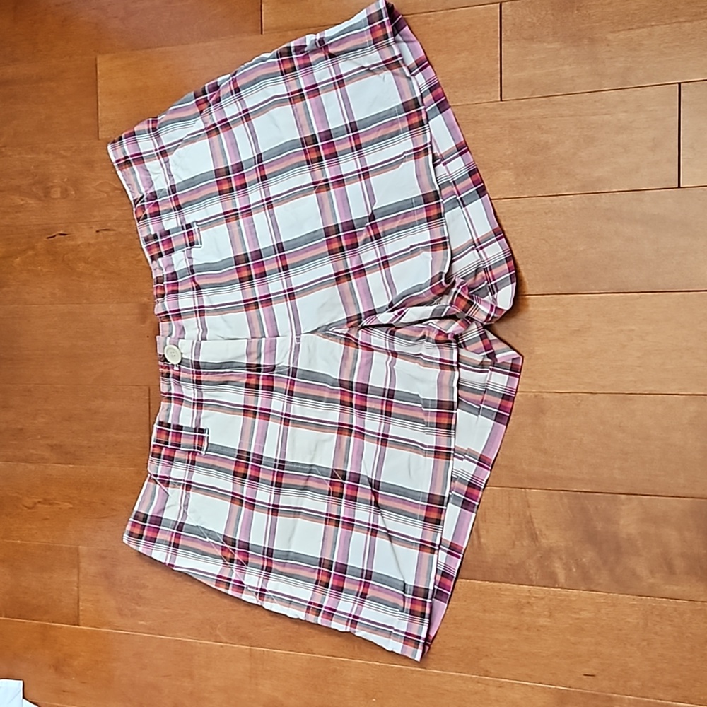 NEW YORK & CO PLAID SHORTS